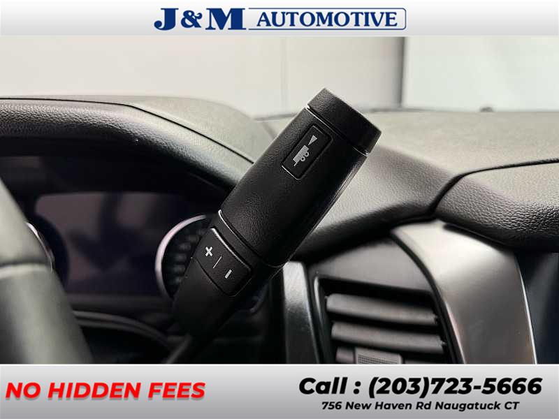 2017 Chevrolet Suburban LT, available for sale in Naugatuck, Connecticut | J&M Automotive Sls&Svc LLC. Naugatuck, Connecticut 2017 Chevrolet Suburban LT, available for sale in Naugatuck, Connecticut | J&M Automotive Sls&Svc LLC. Naugatuck, Connecticut
