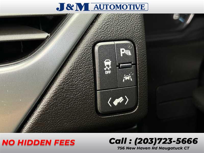 2017 Chevrolet Suburban LT, available for sale in Naugatuck, Connecticut | J&M Automotive Sls&Svc LLC. Naugatuck, Connecticut 2017 Chevrolet Suburban LT, available for sale in Naugatuck, Connecticut | J&M Automotive Sls&Svc LLC. Naugatuck, Connecticut