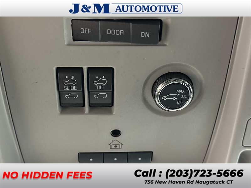 2017 Chevrolet Suburban LT, available for sale in Naugatuck, Connecticut | J&M Automotive Sls&Svc LLC. Naugatuck, Connecticut 2017 Chevrolet Suburban LT, available for sale in Naugatuck, Connecticut | J&M Automotive Sls&Svc LLC. Naugatuck, Connecticut