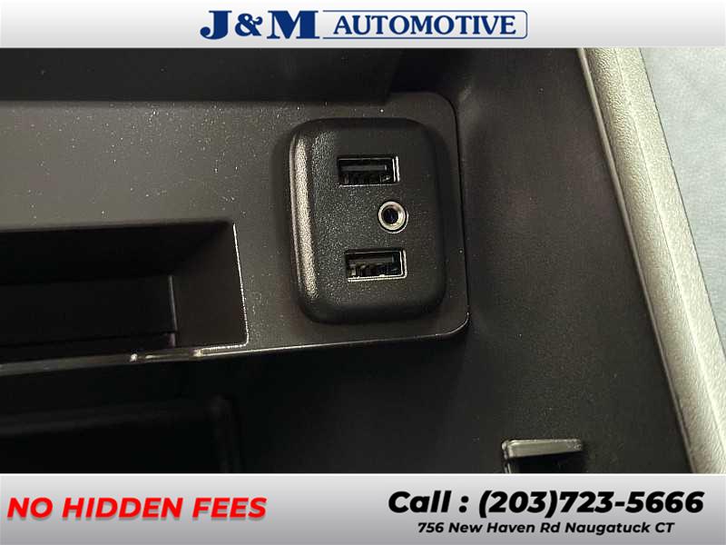 2017 Chevrolet Suburban LT, available for sale in Naugatuck, Connecticut | J&M Automotive Sls&Svc LLC. Naugatuck, Connecticut 2017 Chevrolet Suburban LT, available for sale in Naugatuck, Connecticut | J&M Automotive Sls&Svc LLC. Naugatuck, Connecticut
