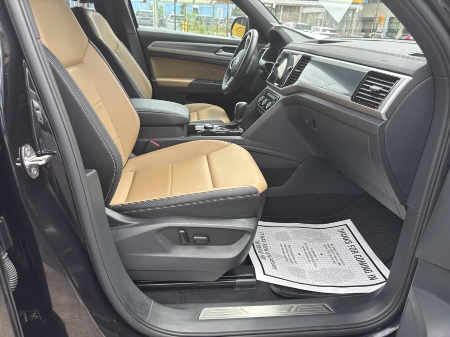 2022 Volkswagen Atlas Cross Sport 2.0T SEL 4MOTION, available for sale in Hempstead, New York | VIP Auto Credit Express. Hempstead, New York 2022 Volkswagen Atlas Cross Sport 2.0T SEL 4MOTION, available for sale in Hempstead, New York | VIP Auto Credit Express. Hempstead, New York