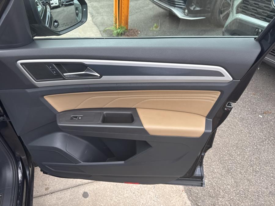 2022 Volkswagen Atlas Cross Sport 2.0T SEL 4MOTION, available for sale in Hempstead, New York | VIP Auto Credit Express. Hempstead, New York 2022 Volkswagen Atlas Cross Sport 2.0T SEL 4MOTION, available for sale in Hempstead, New York | VIP Auto Credit Express. Hempstead, New York