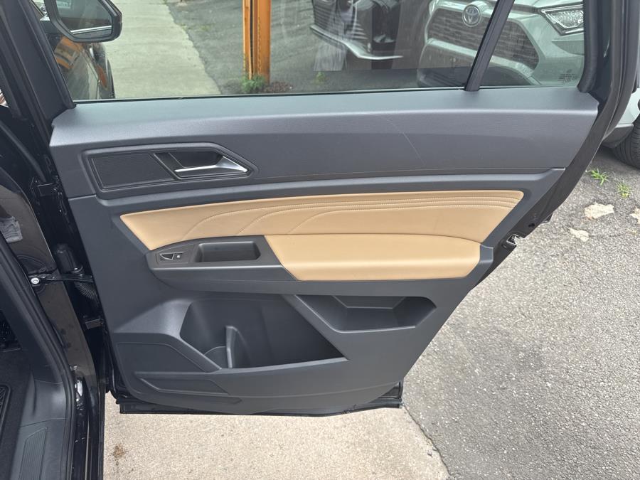 2022 Volkswagen Atlas Cross Sport 2.0T SEL 4MOTION, available for sale in Hempstead, New York | VIP Auto Credit Express. Hempstead, New York 2022 Volkswagen Atlas Cross Sport 2.0T SEL 4MOTION, available for sale in Hempstead, New York | VIP Auto Credit Express. Hempstead, New York