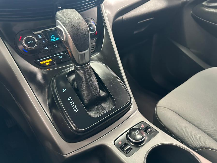 2016 Ford Escape 4WD 4dr SE, available for sale in Inwood, New York | 5 Towns Drive. Inwood, New York 2016 Ford Escape 4WD 4dr SE, available for sale in Inwood, New York | 5 Towns Drive. Inwood, New York