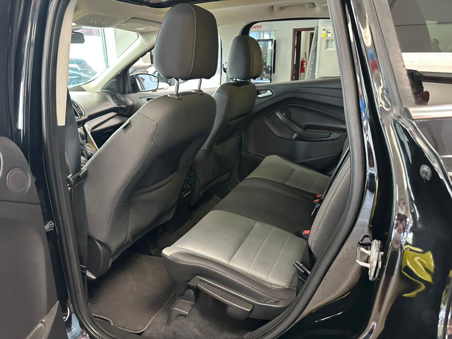 2016 Ford Escape 4WD 4dr SE, available for sale in Inwood, New York | 5 Towns Drive. Inwood, New York 2016 Ford Escape 4WD 4dr SE, available for sale in Inwood, New York | 5 Towns Drive. Inwood, New York