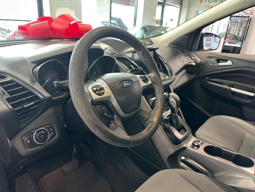 2016 Ford Escape 4WD 4dr SE, available for sale in Inwood, New York | 5 Towns Drive. Inwood, New York 2016 Ford Escape 4WD 4dr SE, available for sale in Inwood, New York | 5 Towns Drive. Inwood, New York