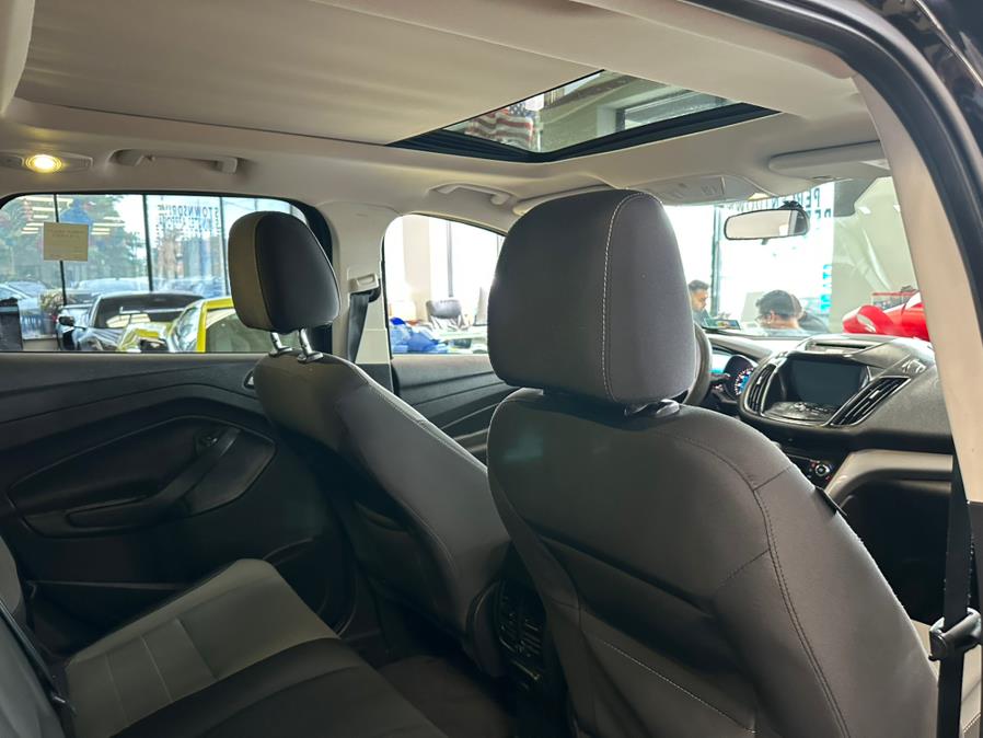 2016 Ford Escape 4WD 4dr SE, available for sale in Inwood, New York | 5 Towns Drive. Inwood, New York 2016 Ford Escape 4WD 4dr SE, available for sale in Inwood, New York | 5 Towns Drive. Inwood, New York