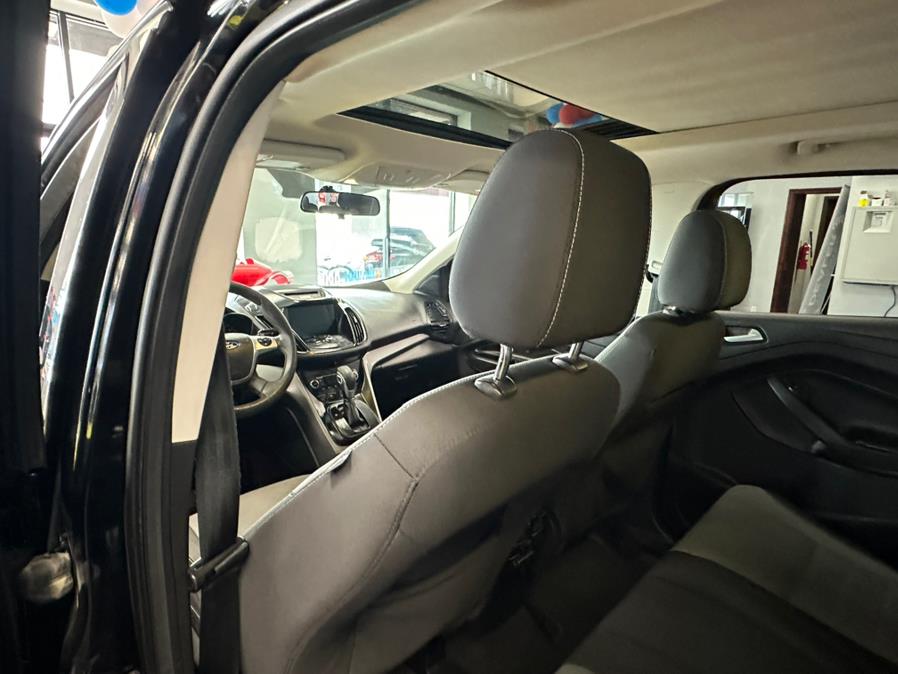 2016 Ford Escape 4WD 4dr SE, available for sale in Inwood, New York | 5 Towns Drive. Inwood, New York 2016 Ford Escape 4WD 4dr SE, available for sale in Inwood, New York | 5 Towns Drive. Inwood, New York