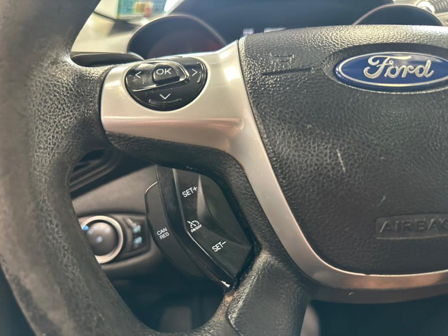 2016 Ford Escape 4WD 4dr SE, available for sale in Inwood, New York | 5 Towns Drive. Inwood, New York 2016 Ford Escape 4WD 4dr SE, available for sale in Inwood, New York | 5 Towns Drive. Inwood, New York
