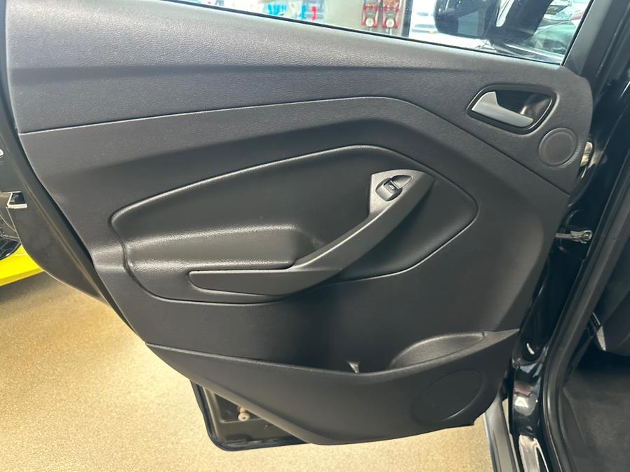 2016 Ford Escape 4WD 4dr SE, available for sale in Inwood, New York | 5 Towns Drive. Inwood, New York 2016 Ford Escape 4WD 4dr SE, available for sale in Inwood, New York | 5 Towns Drive. Inwood, New York