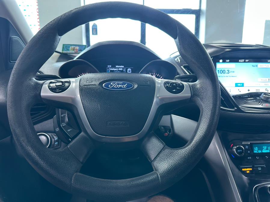 2016 Ford Escape 4WD 4dr SE, available for sale in Inwood, New York | 5 Towns Drive. Inwood, New York 2016 Ford Escape 4WD 4dr SE, available for sale in Inwood, New York | 5 Towns Drive. Inwood, New York