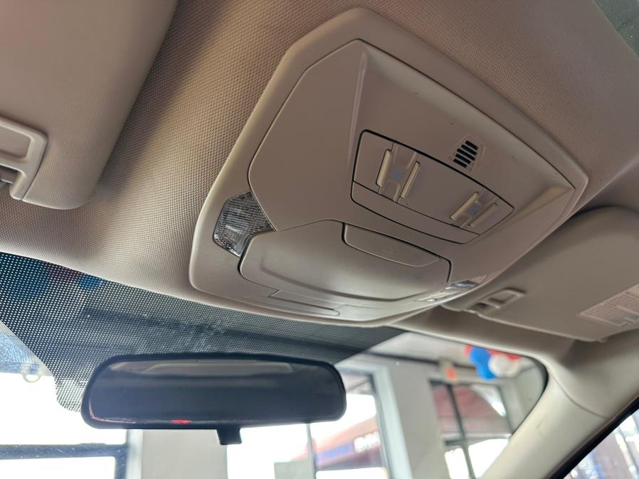 2016 Ford Escape 4WD 4dr SE, available for sale in Inwood, New York | 5 Towns Drive. Inwood, New York 2016 Ford Escape 4WD 4dr SE, available for sale in Inwood, New York | 5 Towns Drive. Inwood, New York