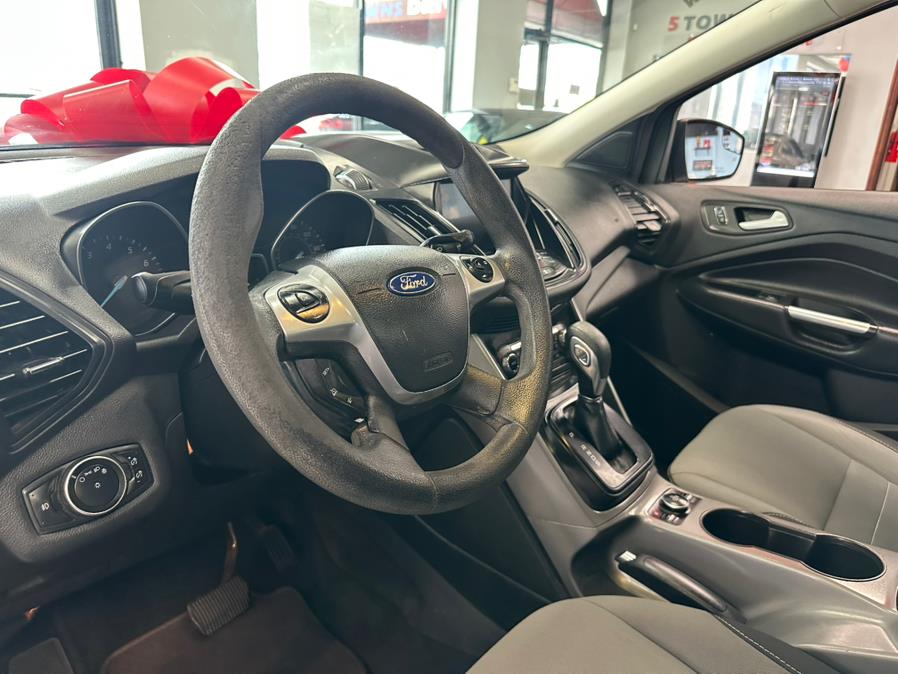 2016 Ford Escape 4WD 4dr SE, available for sale in Inwood, New York | 5 Towns Drive. Inwood, New York 2016 Ford Escape 4WD 4dr SE, available for sale in Inwood, New York | 5 Towns Drive. Inwood, New York