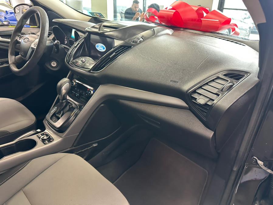 2016 Ford Escape 4WD 4dr SE, available for sale in Inwood, New York | 5 Towns Drive. Inwood, New York 2016 Ford Escape 4WD 4dr SE, available for sale in Inwood, New York | 5 Towns Drive. Inwood, New York
