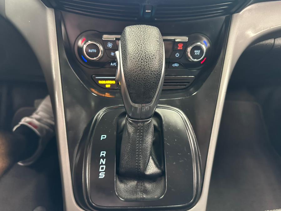 2016 Ford Escape 4WD 4dr SE, available for sale in Inwood, New York | 5 Towns Drive. Inwood, New York 2016 Ford Escape 4WD 4dr SE, available for sale in Inwood, New York | 5 Towns Drive. Inwood, New York
