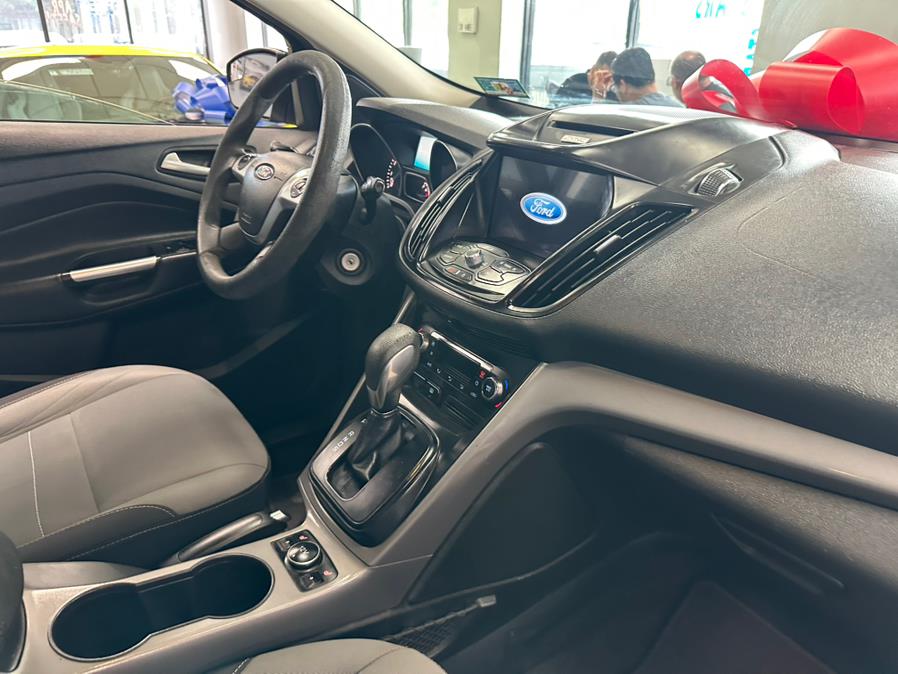 2016 Ford Escape 4WD 4dr SE, available for sale in Inwood, New York | 5 Towns Drive. Inwood, New York 2016 Ford Escape 4WD 4dr SE, available for sale in Inwood, New York | 5 Towns Drive. Inwood, New York