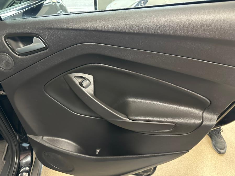 2016 Ford Escape 4WD 4dr SE, available for sale in Inwood, New York | 5 Towns Drive. Inwood, New York 2016 Ford Escape 4WD 4dr SE, available for sale in Inwood, New York | 5 Towns Drive. Inwood, New York