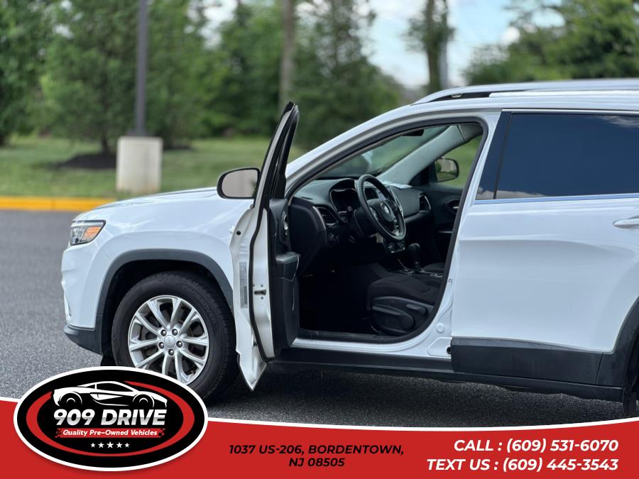 2019 Jeep Cherokee Latitude FWD, available for sale in BORDENTOWN, New Jersey | 909 Drive. BORDENTOWN, New Jersey 2019 Jeep Cherokee Latitude FWD, available for sale in BORDENTOWN, New Jersey | 909 Drive. BORDENTOWN, New Jersey