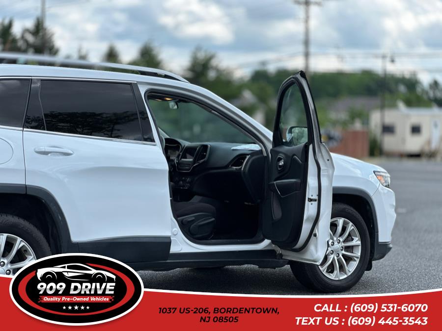 2019 Jeep Cherokee Latitude FWD, available for sale in BORDENTOWN, New Jersey | 909 Drive. BORDENTOWN, New Jersey 2019 Jeep Cherokee Latitude FWD, available for sale in BORDENTOWN, New Jersey | 909 Drive. BORDENTOWN, New Jersey