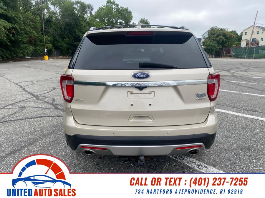 2017 Ford Explorer XLT photo 4