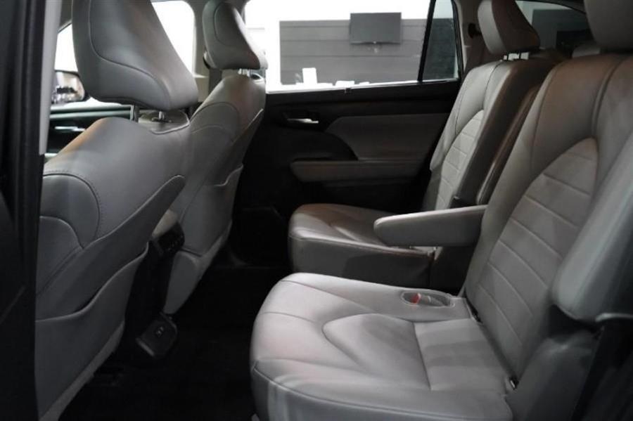 2021 Toyota Highlander XLE, available for sale in Woodside, New York | Drive Central. Woodside, New York 2021 Toyota Highlander XLE, available for sale in Woodside, New York | Drive Central. Woodside, New York