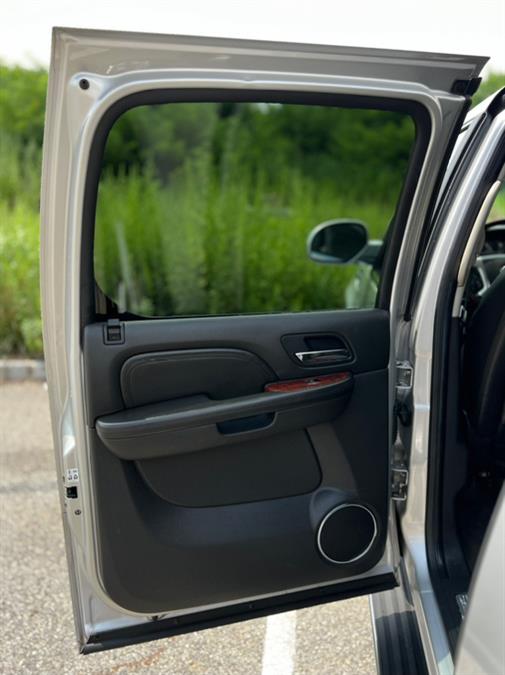 2011 Cadillac Escalade EXT AWD 4dr Luxury, available for sale in Paterson, New Jersey | Speedway Motors LLC. Paterson, New Jersey 2011 Cadillac Escalade EXT AWD 4dr Luxury, available for sale in Paterson, New Jersey | Speedway Motors LLC. Paterson, New Jersey