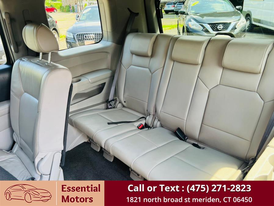 2011 Honda Pilot 4WD 4dr EX-L, available for sale in Meriden, Connecticut | Essential Motors. Meriden, Connecticut 2011 Honda Pilot 4WD 4dr EX-L, available for sale in Meriden, Connecticut | Essential Motors. Meriden, Connecticut