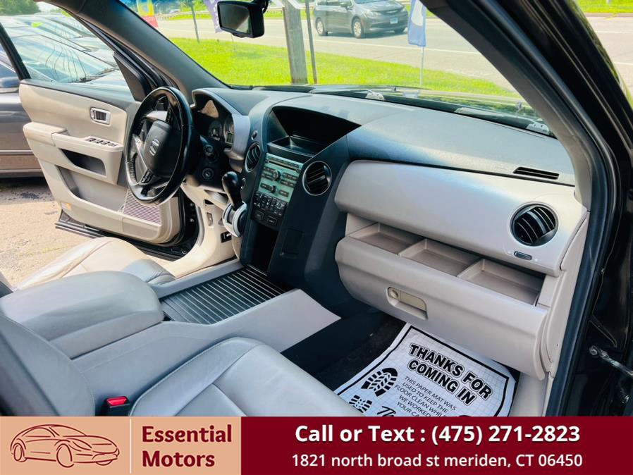 2011 Honda Pilot 4WD 4dr EX-L, available for sale in Meriden, Connecticut | Essential Motors. Meriden, Connecticut 2011 Honda Pilot 4WD 4dr EX-L, available for sale in Meriden, Connecticut | Essential Motors. Meriden, Connecticut