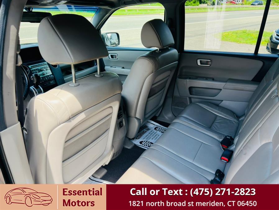 2011 Honda Pilot 4WD 4dr EX-L, available for sale in Meriden, Connecticut | Essential Motors. Meriden, Connecticut 2011 Honda Pilot 4WD 4dr EX-L, available for sale in Meriden, Connecticut | Essential Motors. Meriden, Connecticut