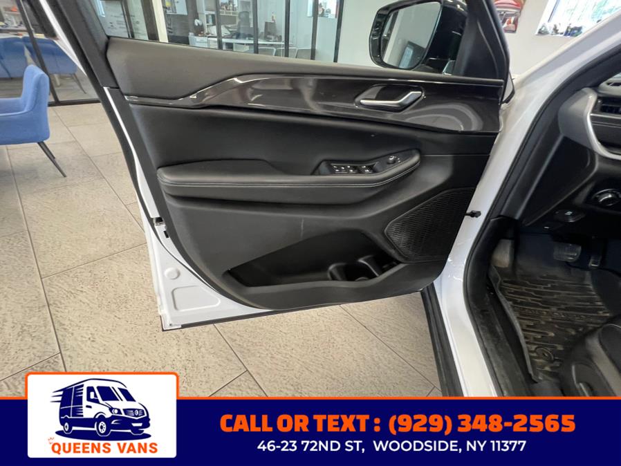 2023 Jeep Grand Cherokee Altitude 4x4, available for sale in Woodside, New York | Queens Vans LLC. Woodside, New York 2023 Jeep Grand Cherokee Altitude 4x4, available for sale in Woodside, New York | Queens Vans LLC. Woodside, New York