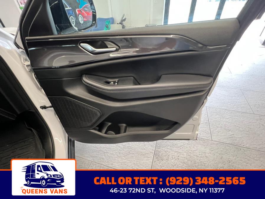 2023 Jeep Grand Cherokee Altitude 4x4, available for sale in Woodside, New York | Queens Vans LLC. Woodside, New York 2023 Jeep Grand Cherokee Altitude 4x4, available for sale in Woodside, New York | Queens Vans LLC. Woodside, New York