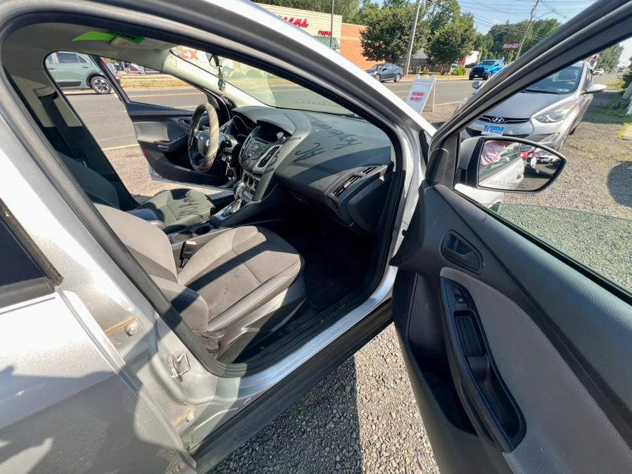 2012 Ford Focus 4dr Sdn SE, available for sale in Wallingford, Connecticut | Wallingford Auto Center LLC. Wallingford, Connecticut 2012 Ford Focus 4dr Sdn SE, available for sale in Wallingford, Connecticut | Wallingford Auto Center LLC. Wallingford, Connecticut
