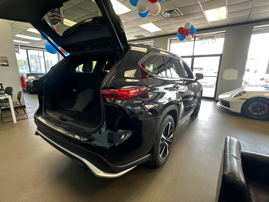 2022 Toyota Highlander XSE AWD (Natl), available for sale in Inwood, New York | 5 Towns Drive. Inwood, New York 2022 Toyota Highlander XSE AWD (Natl), available for sale in Inwood, New York | 5 Towns Drive. Inwood, New York