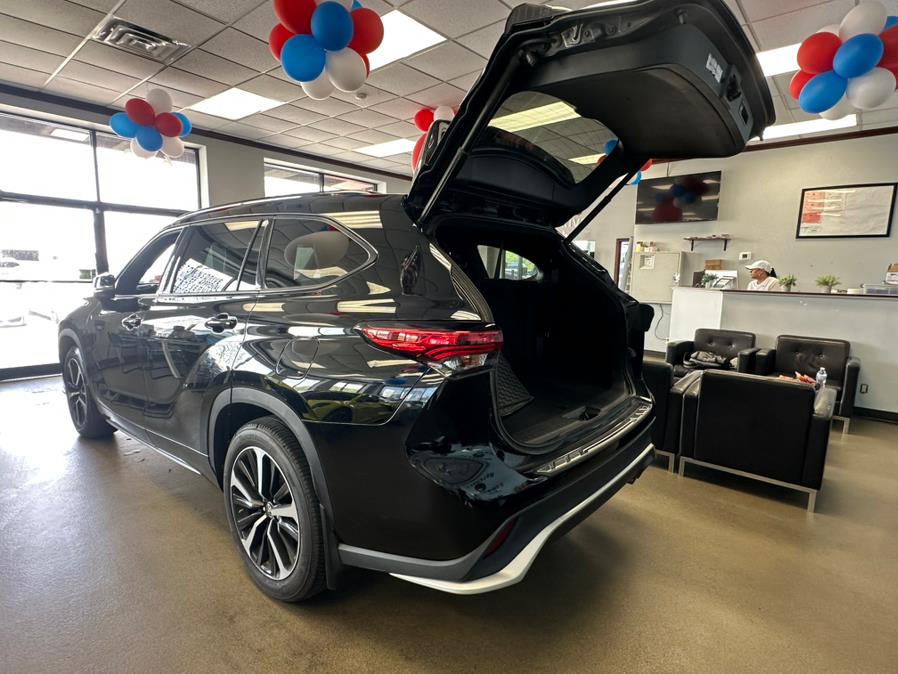 2022 Toyota Highlander XSE AWD (Natl), available for sale in Inwood, New York | 5 Towns Drive. Inwood, New York 2022 Toyota Highlander XSE AWD (Natl), available for sale in Inwood, New York | 5 Towns Drive. Inwood, New York