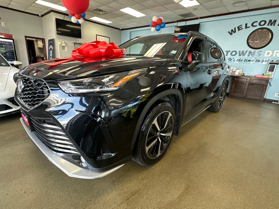 2022 Toyota Highlander XSE AWD (Natl), available for sale in Inwood, New York | 5 Towns Drive. Inwood, New York 2022 Toyota Highlander XSE AWD (Natl), available for sale in Inwood, New York | 5 Towns Drive. Inwood, New York