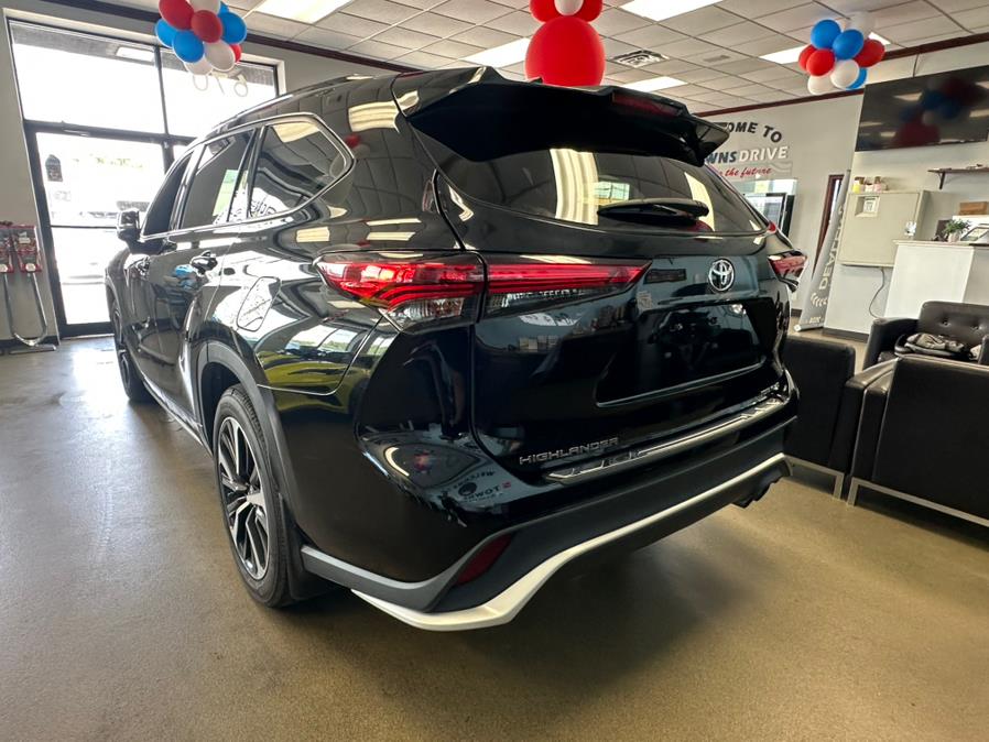 2022 Toyota Highlander XSE AWD (Natl), available for sale in Inwood, New York | 5 Towns Drive. Inwood, New York 2022 Toyota Highlander XSE AWD (Natl), available for sale in Inwood, New York | 5 Towns Drive. Inwood, New York