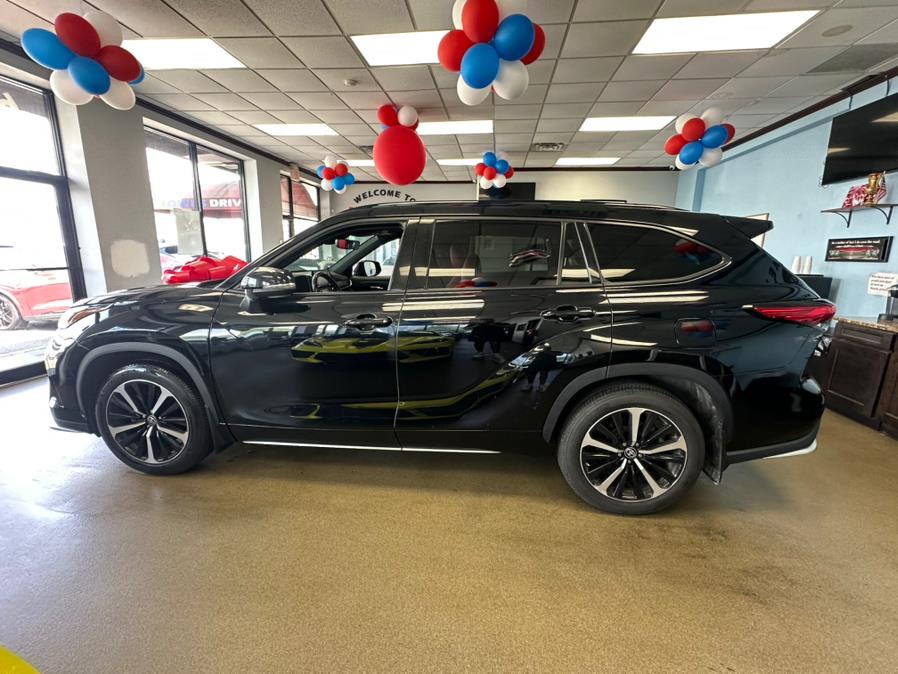 2022 Toyota Highlander XSE AWD (Natl), available for sale in Inwood, New York | 5 Towns Drive. Inwood, New York 2022 Toyota Highlander XSE AWD (Natl), available for sale in Inwood, New York | 5 Towns Drive. Inwood, New York