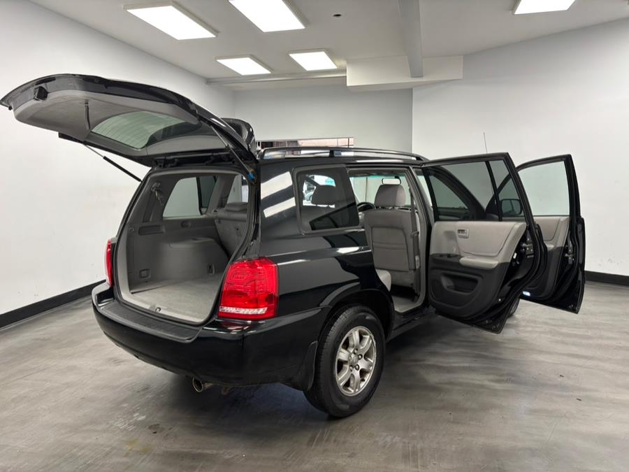 2005 Toyota Highlander 4dr V6 4WD w/3rd Row (SE), available for sale in Elizabeth, New Jersey | Dream Auto Group. Elizabeth, New Jersey 2005 Toyota Highlander 4dr V6 4WD w/3rd Row (SE), available for sale in Elizabeth, New Jersey | Dream Auto Group. Elizabeth, New Jersey