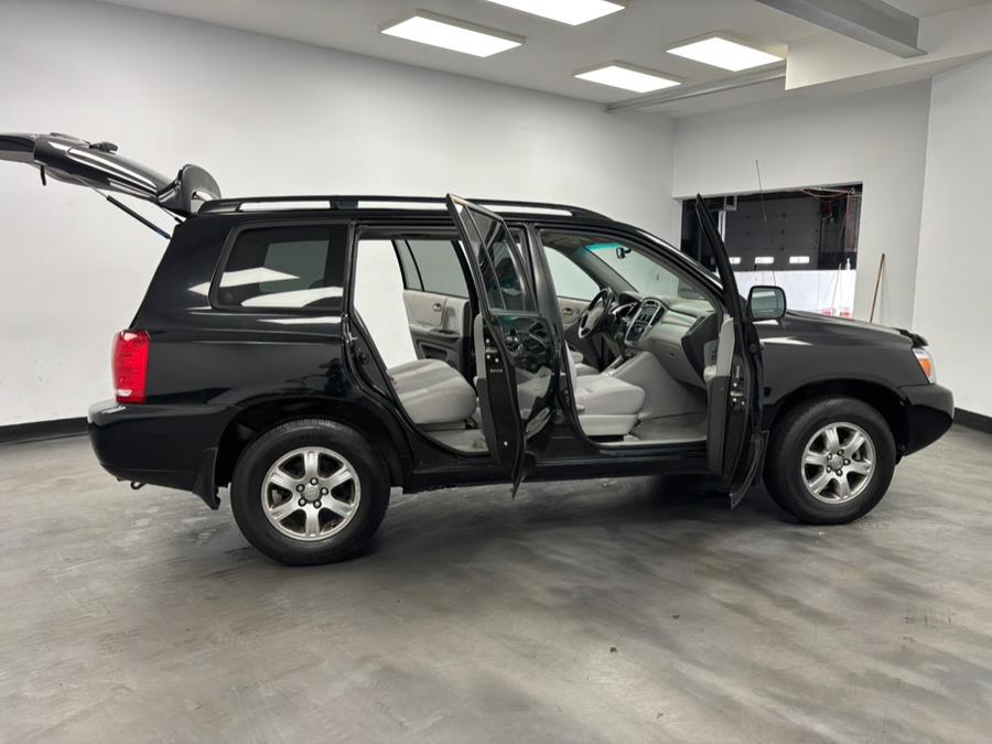 2005 Toyota Highlander 4dr V6 4WD w/3rd Row (SE), available for sale in Elizabeth, New Jersey | Dream Auto Group. Elizabeth, New Jersey 2005 Toyota Highlander 4dr V6 4WD w/3rd Row (SE), available for sale in Elizabeth, New Jersey | Dream Auto Group. Elizabeth, New Jersey