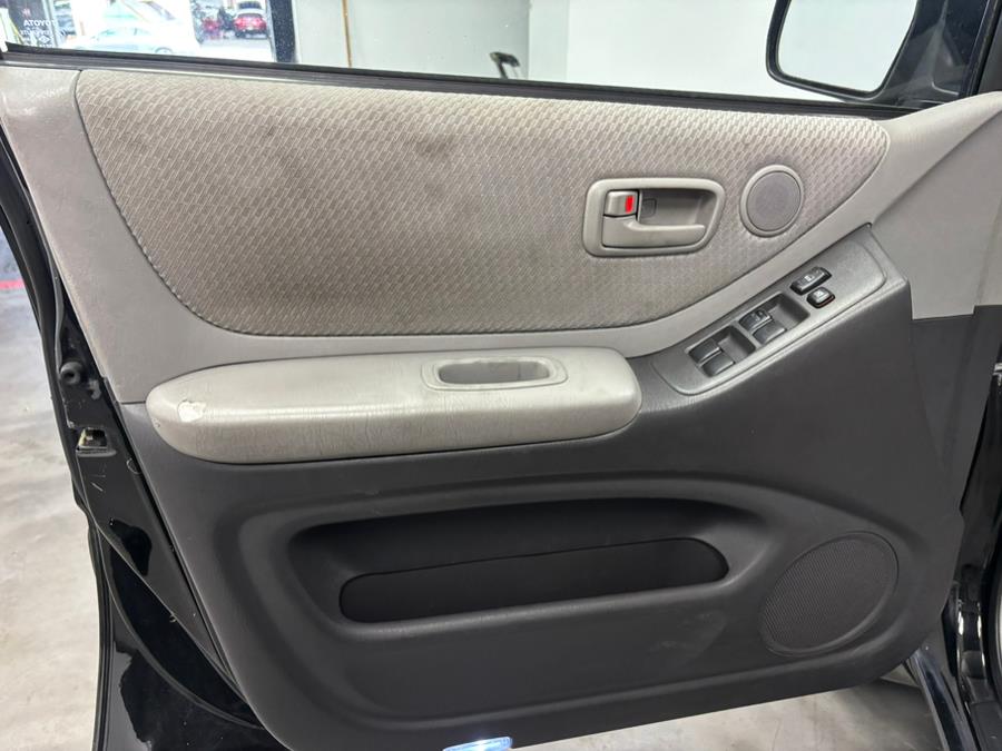 2005 Toyota Highlander 4dr V6 4WD w/3rd Row (SE), available for sale in Elizabeth, New Jersey | Dream Auto Group. Elizabeth, New Jersey 2005 Toyota Highlander 4dr V6 4WD w/3rd Row (SE), available for sale in Elizabeth, New Jersey | Dream Auto Group. Elizabeth, New Jersey