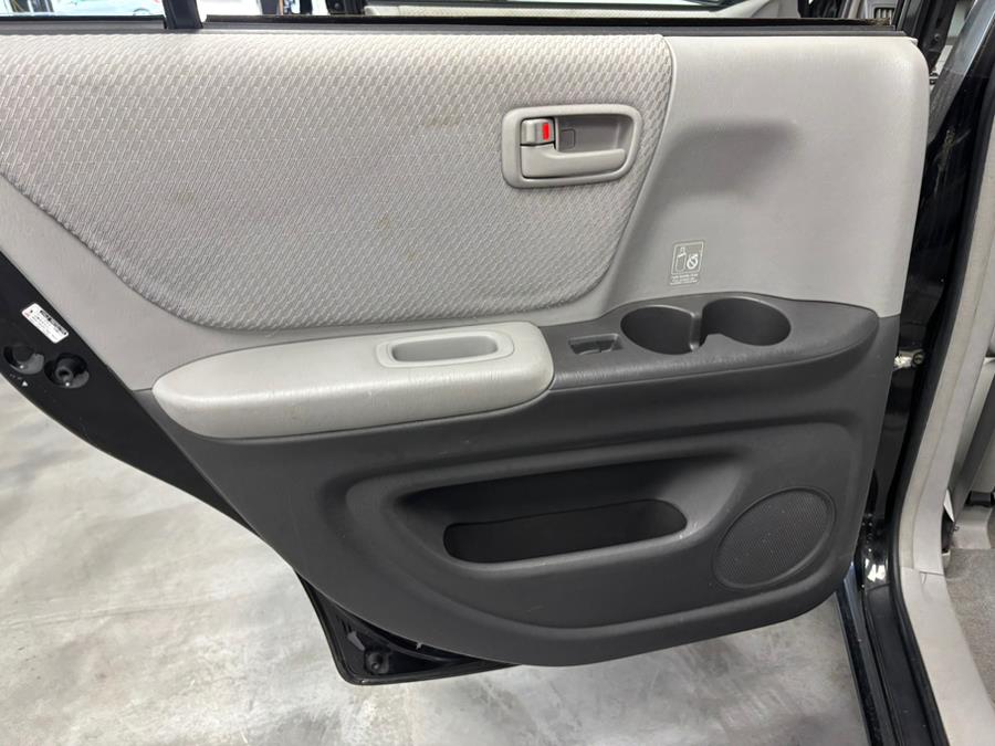 2005 Toyota Highlander 4dr V6 4WD w/3rd Row (SE), available for sale in Elizabeth, New Jersey | Dream Auto Group. Elizabeth, New Jersey 2005 Toyota Highlander 4dr V6 4WD w/3rd Row (SE), available for sale in Elizabeth, New Jersey | Dream Auto Group. Elizabeth, New Jersey
