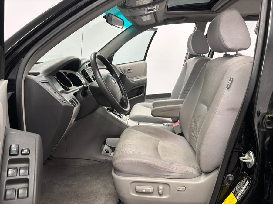 2005 Toyota Highlander 4dr V6 4WD w/3rd Row (SE), available for sale in Elizabeth, New Jersey | Dream Auto Group. Elizabeth, New Jersey 2005 Toyota Highlander 4dr V6 4WD w/3rd Row (SE), available for sale in Elizabeth, New Jersey | Dream Auto Group. Elizabeth, New Jersey