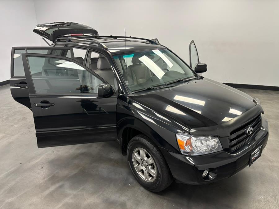 2005 Toyota Highlander 4dr V6 4WD w/3rd Row (SE), available for sale in Elizabeth, New Jersey | Dream Auto Group. Elizabeth, New Jersey 2005 Toyota Highlander 4dr V6 4WD w/3rd Row (SE), available for sale in Elizabeth, New Jersey | Dream Auto Group. Elizabeth, New Jersey