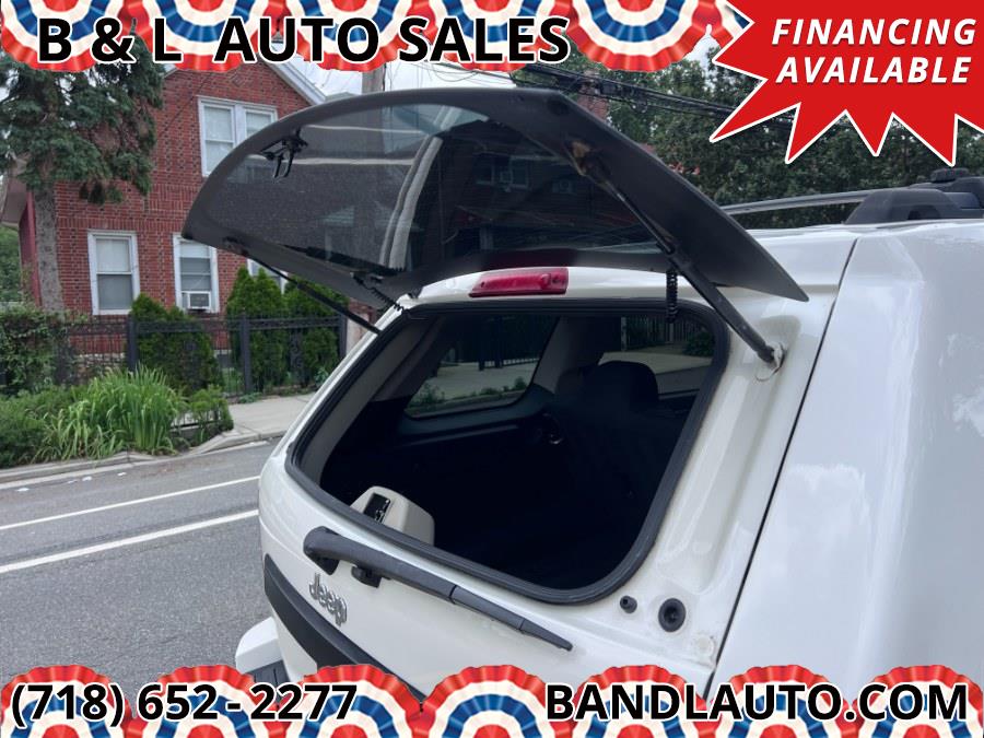 2009 Jeep Grand Cherokee 4WD 4dr Laredo, available for sale in Bronx, New York | B & L Auto Sales LLC. Bronx, New York 2009 Jeep Grand Cherokee 4WD 4dr Laredo, available for sale in Bronx, New York | B & L Auto Sales LLC. Bronx, New York