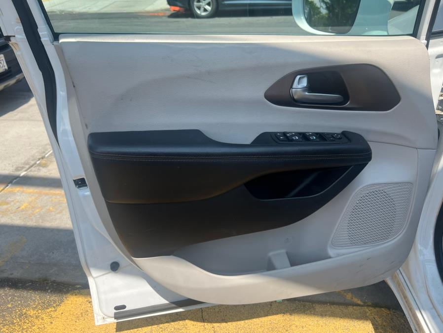 2017 Chrysler Pacifica Touring-L Plus FWD, available for sale in Brooklyn, New York | Atlantic Used Car Sales. Brooklyn, New York 2017 Chrysler Pacifica Touring-L Plus FWD, available for sale in Brooklyn, New York | Atlantic Used Car Sales. Brooklyn, New York