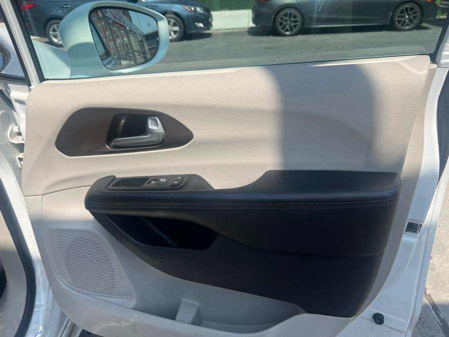 2017 Chrysler Pacifica Touring-L Plus FWD, available for sale in Brooklyn, New York | Atlantic Used Car Sales. Brooklyn, New York 2017 Chrysler Pacifica Touring-L Plus FWD, available for sale in Brooklyn, New York | Atlantic Used Car Sales. Brooklyn, New York