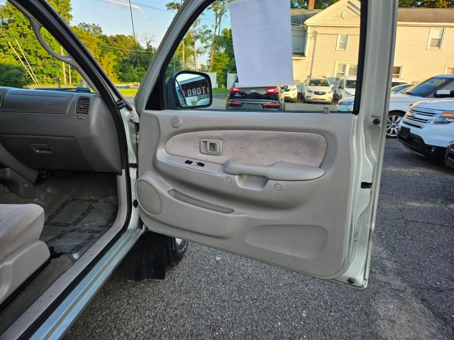 2003 Toyota Tacoma SR5 4WD 3.4 V6 Acces Cab, available for sale in East Windsor, Connecticut | Toro Auto. East Windsor, Connecticut 2003 Toyota Tacoma SR5 4WD 3.4 V6 Acces Cab, available for sale in East Windsor, Connecticut | Toro Auto. East Windsor, Connecticut