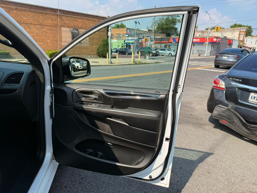 2019 Dodge Grand Caravan SE Plus Wagon, available for sale in Brooklyn, New York | Worlds Best Auto Inc. Brooklyn, New York 2019 Dodge Grand Caravan SE Plus Wagon, available for sale in Brooklyn, New York | Worlds Best Auto Inc. Brooklyn, New York