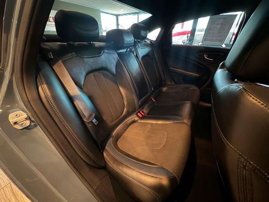 2015 Chrysler 200 4dr Sdn S AWD, available for sale in West Hartford, Connecticut | AutoMax. West Hartford, Connecticut 2015 Chrysler 200 4dr Sdn S AWD, available for sale in West Hartford, Connecticut | AutoMax. West Hartford, Connecticut