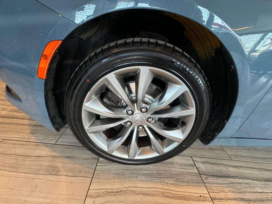 2015 Chrysler 200 4dr Sdn S AWD, available for sale in West Hartford, Connecticut | AutoMax. West Hartford, Connecticut 2015 Chrysler 200 4dr Sdn S AWD, available for sale in West Hartford, Connecticut | AutoMax. West Hartford, Connecticut